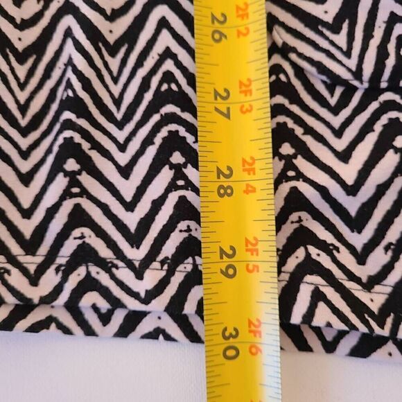 Chelsea & Theodore Womens Chevron Draped Neck Tunic Black White Size Medium - Picture 9 of 15